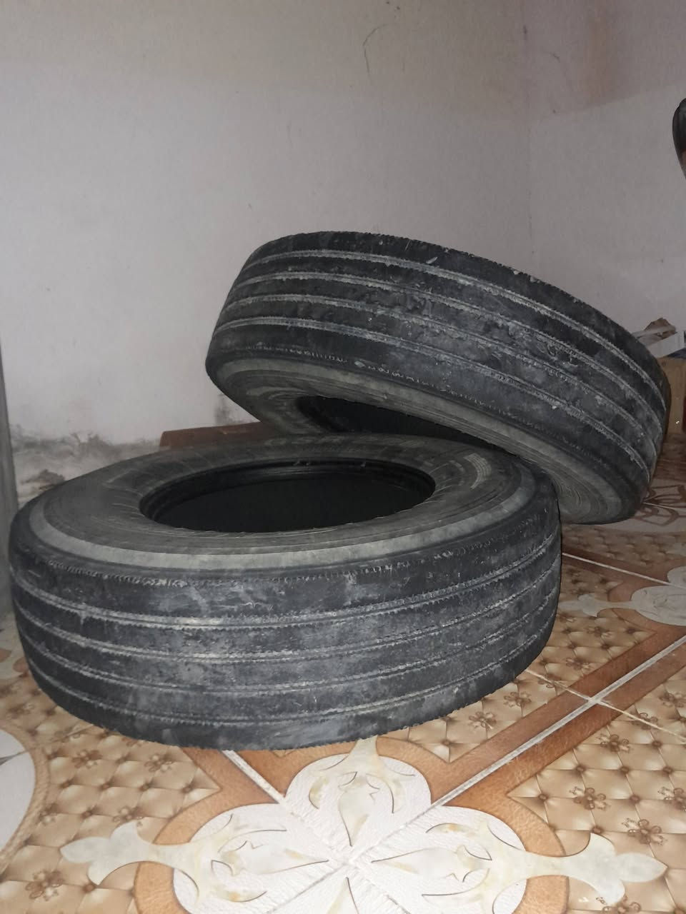 ••• سلام عليكم •••
زوج تايرات جيتي حجم 315/80R22.5 

النظافه 75\100

السعر ورقتين وبيهن مجال 

انتصال على الرقم 

***********

او مراسله الصفحه واحنه بل الخدمه 

المكان واسط
