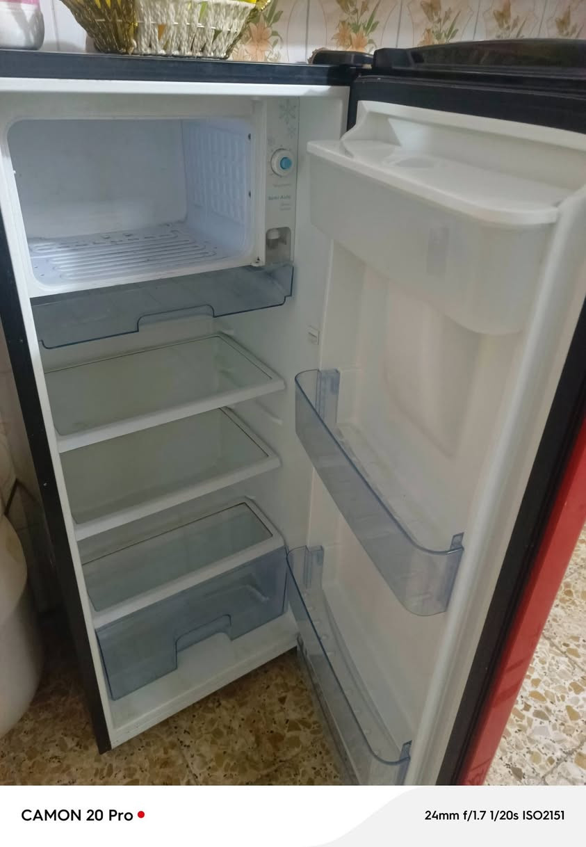 ثلاجه للبيع طول متر وربع بيه  براد نظيفه مداخله تصليح  شكله مثل ماموضح بصوره
استفسار‏‪***********‬‏
