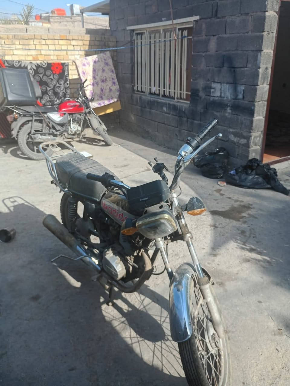 ايراني 2021
دراجه شغاله نكره سلف ابيع كوم حديد 
السعر 250 بيها مجال 
البلديات 
***********
