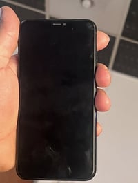 شباب ايفون 11برو ماكس بدل شاشه اصليه السعر 300وبي مجال لطيبين077698878...