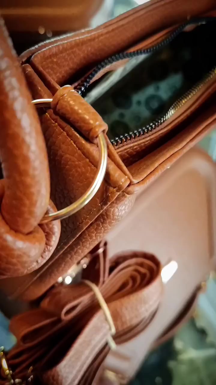 موديلات الحلوة والتقيلة رجعت 😻🔥
رقم الموديل : 189
والسعر بس... 🤩: على الخاص أو التعليق بكلمة "السعر"
السعر للجملة: على الخاص
#حقائب_فايا : شحن للمحافظات للمفرق والجملة ✈️
ولاتنسوا الايك والمشاركة والتاغ لرفقاتكم لنوصل لعدد أكبر 🎁🎉😍
*العنوان:
حلب شارع سيف الدولة الرئيسي مقابل مفرق زينو
*للأتصال:
مفرق : 0984878592
جملة : 0940914241

#bags  #حقائب #شناتي


**إذا كنت صاحب هذا الإعلان وتريد حذفه لأي سبب، رجاءا أرسل رسالة إلى الدعم الفني**