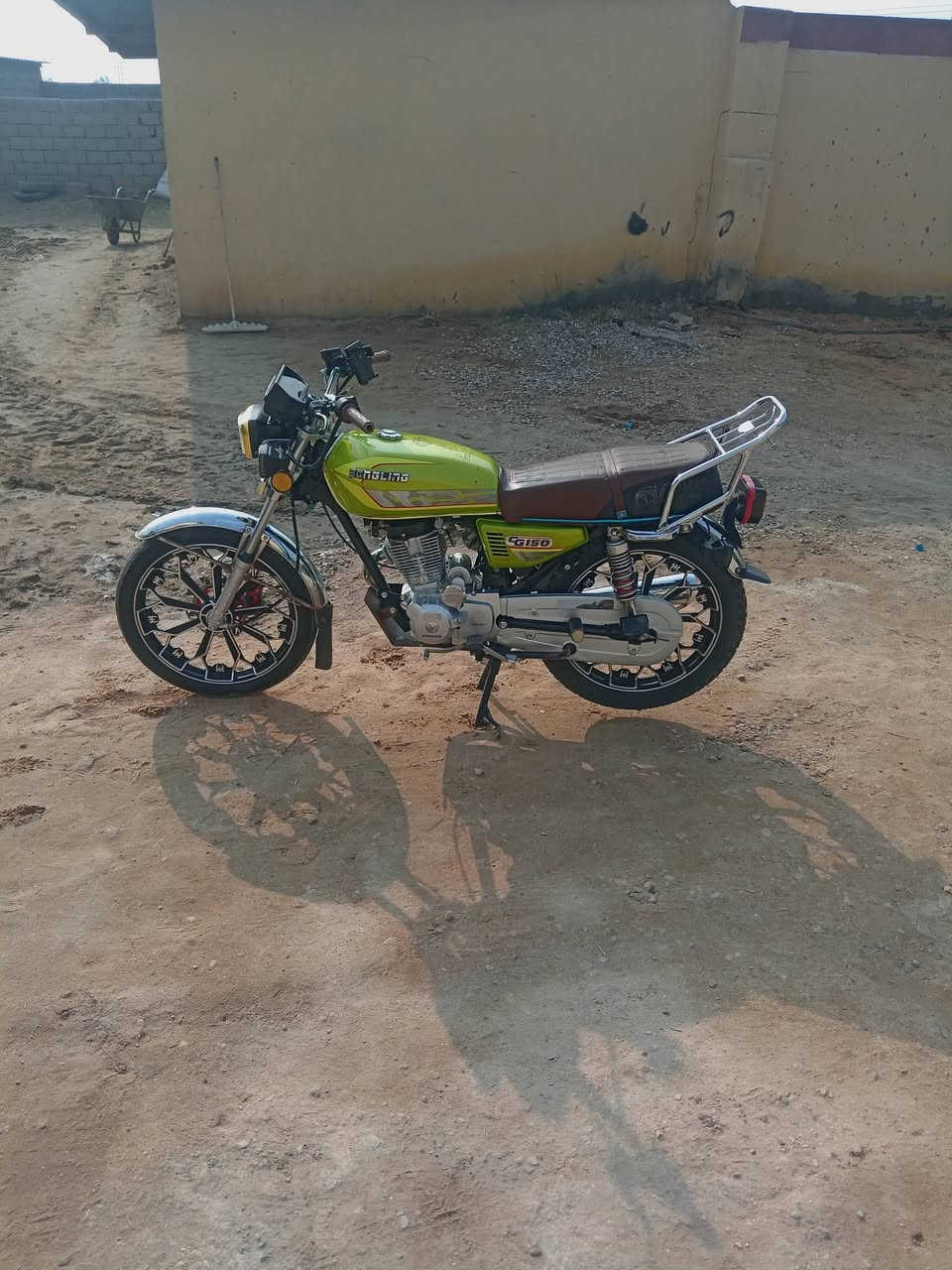 دراجه للبيع موديل 24 اوراق كامله دراجه سيفان محرك ما مفتوح نقره سلف بصمه كلها شغالهه دراجه مال جناي حلوه مكان ديوانيه دغاره السعر 700 وبيها مجال بسيط كلش رقم الهاتف ***********
