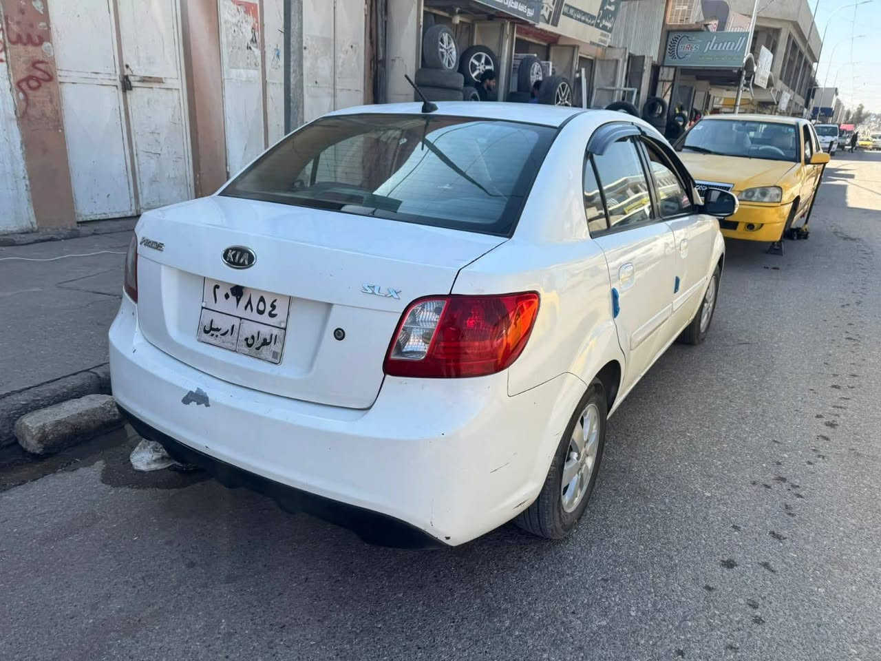 سلام عليكم كيا ريو موديل 2012  سنويه ساقطه قطعه صبغ قطعتين تبديل  بيه كابون بس توقف لازم اتحول ماستر  سعره 85 وبيه مجال قليل  ***********
