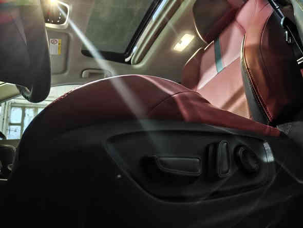 تحيه طيبه 
تويوتا فرونتلاندر S
فول مواصفات 1/1
موديل 2025 رقم بغداد الجديد اخر اصدار ماشيه 11 الف كم فقط
السياره مكفوله من بارد وصبغ والبدي خالي من اي خدوش 
العده والسبير والكاعيات الاصليه كله غير مستخدمه 
وضايفله بردات وكاعيات ربر وفرشه داشبول 
لمن يود الاطلاع على المواصفات 
- لايت خمس عدسات وحاجب 
- بصمه 
- فتحه 
- ايرباك امامي ومحيطي 
- كراسي جلد وكهرباء
- مداخل تايبسي خلفي امامي 
- كامرا اصليه دواره 
- تبريد قطعتين ومناخ منفصل 
- اوتو هولد 
- هاندبريك بصمه 
- حساس اطار 
- تحديد مسار 
- قياده ذاتيه 
- مثبت سرعه 
- تحكم ستيرن واوامر صوتيه 
- شاشه وسطيه كبيره تدعم جميع البرامج 
- اناره ليد محيطيه داخل السياره 
- بك لايت ليد والخ من الموصفات الستاندر 
السعر 27. مليون د.ع
للاتصال ***********
