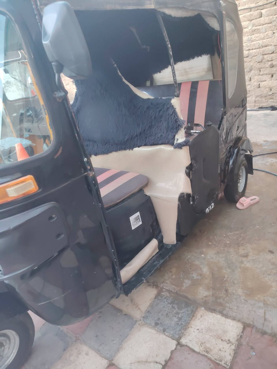 سلام عليكم تكتك موديل 22 رقم واسط تحويل مباشر بيه بارد فوك الجاملق اليسر مكينه وكير وكسل مكفولات سعر 7و500 وبيه مجال عنواني واسط الكوت ***********
