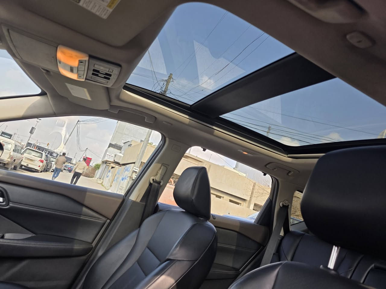 السلام عليكم للبيع نيسان روج كامل مواصفات بانوراما دبل اكسل كشنات كهرباء داخل اسود كامل المواصفات مرقم اربيل سنوية بأسمي ماشية ٧٨٠٠٠ بدون صبغ ضرر دعامية فقط كلشي بلاد تخم اطارات جديد 
السعر ١٧٥
***********
