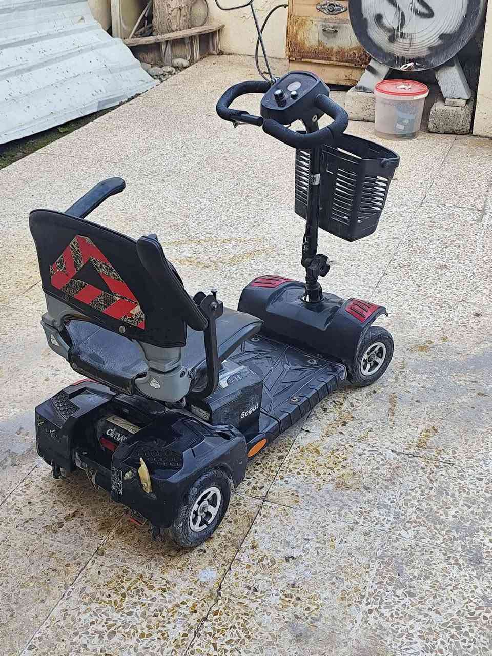 سياره مال شحن للبيع شحن يعوزر باتريات وياها تايتين السعر 250,000 وبيها مجال الرقم***********
