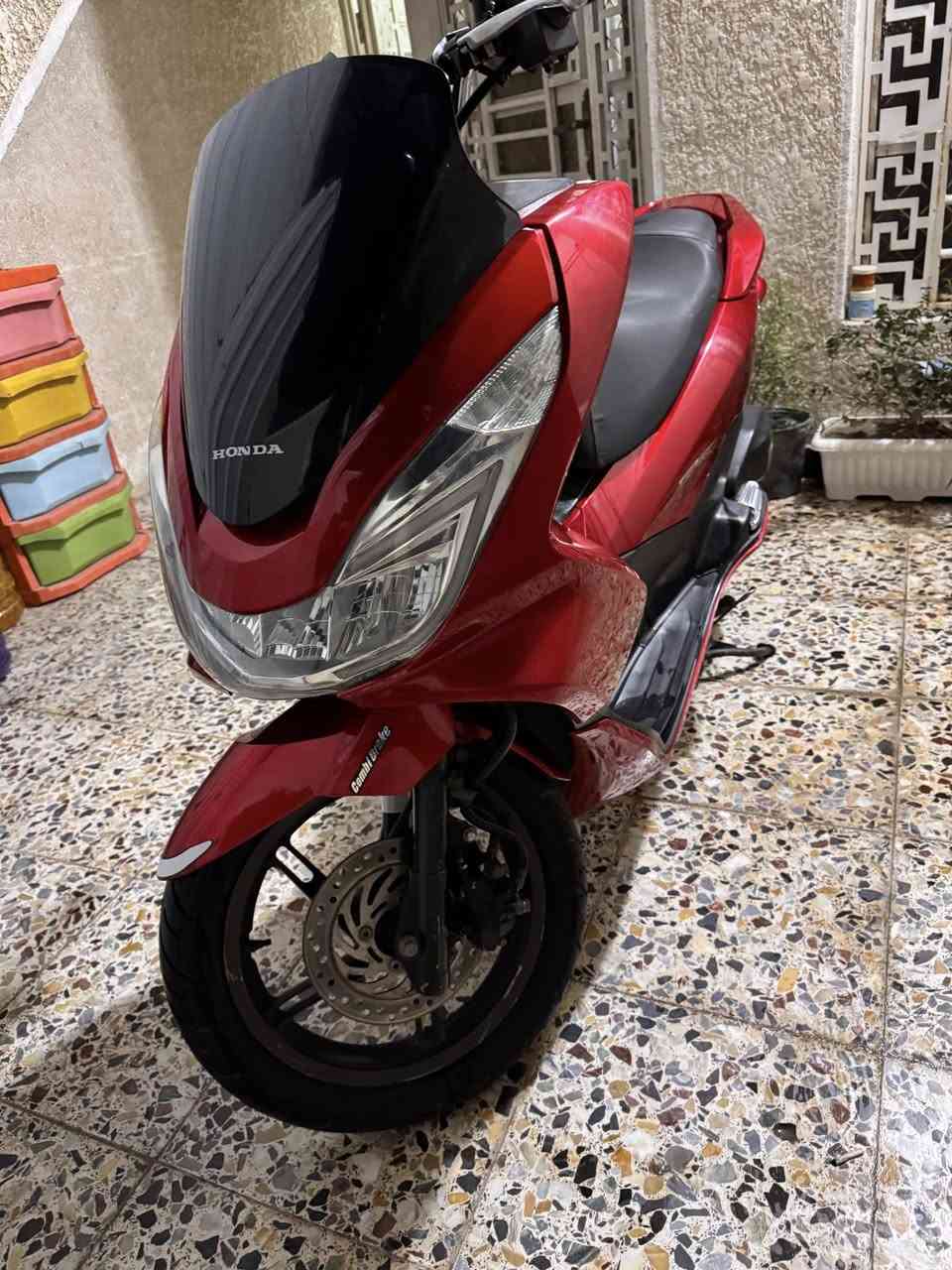 سلام عليكم PCX جيل ثاني ياباني JF
مكفوله من التاير للتاير شرط كفر ومكينه بلادي
مكينه 125 ☑️ 
حساس زدحام ☑️
حساس ستان ☑️ 
حته عدتهة مال يابان وياها
مابيه اي نقص شرط المكينه اذا مفتوحه ترجع الدراجه السعر13 وبيه مجال
مكاني الامين الثانيه رقمي *********** ماسنجر ممتواجد
