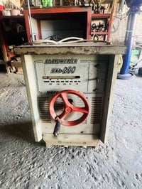 وبركاته غراض للبيع نضيفات كلش   مكينة لحيم + تاروسة هواء 3 فيز  مثل ما...