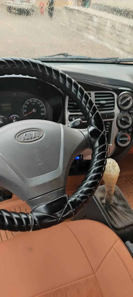 كيا للبيع 2700 موديل ١٢صلاح الدين مكفوله من شاصي شرط محرك شرط صبق مابيهه سياره مال جناي تبريد ثلج رقم الموبايل ***********
