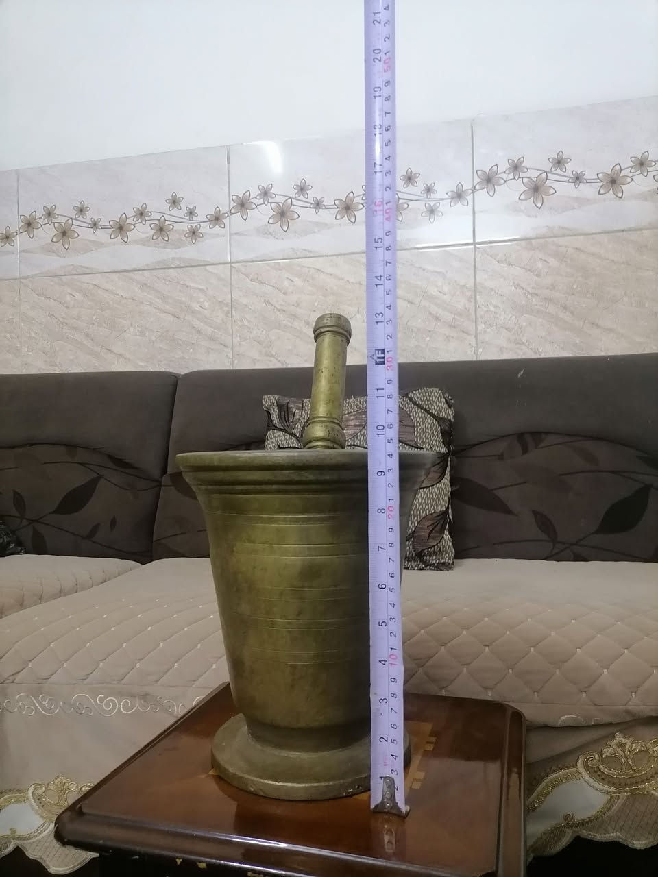 السلام عليكم ورحمة الله وبركاته جبنالكم تحفه فنيه من اندر النوادر هاون بغدادي امخدد ارتفاع ٢٤ وا ربع امخدد داخل وا خارج وا ارتفاع اليدا ٣٧ الوزن ثقيل هاون رقم واحد للبيع السعر خاص مكان موصل وا لا يوجد لدي توصيل وهذا رقمي *********** موجود واتساب علا هذا الرقم
