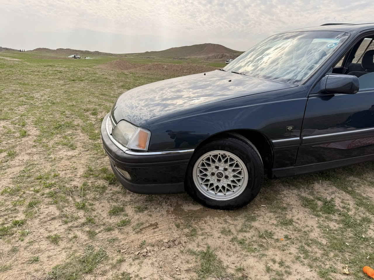 سلام عليكم للبيع أوبل اوميكا موديل ١٩٩١ 
رقم كركوك مشروع وطني سنوية جديد لحد ٢٠٢٩.        دفتر بانزين موجود 
محرك ٢٠ بلادي كير عادي ✈️
كير محرك صدر كلها جديد 
كهربائيات كلها شغال بلشرط
قفل مركزي سيارة باقي على وضع شركة 
دينار مصرف مابي بدون اي نقص 
كلير عام لجمالية  اثر چلح شرط بدون ضرر       سيارة احلى من صورة 
مواصفات GL كرستال 
دواخل سيارة كلها بلادي 
سعر ٤٨$ 
رقم موبايل *********** 
مكاني كركوك
