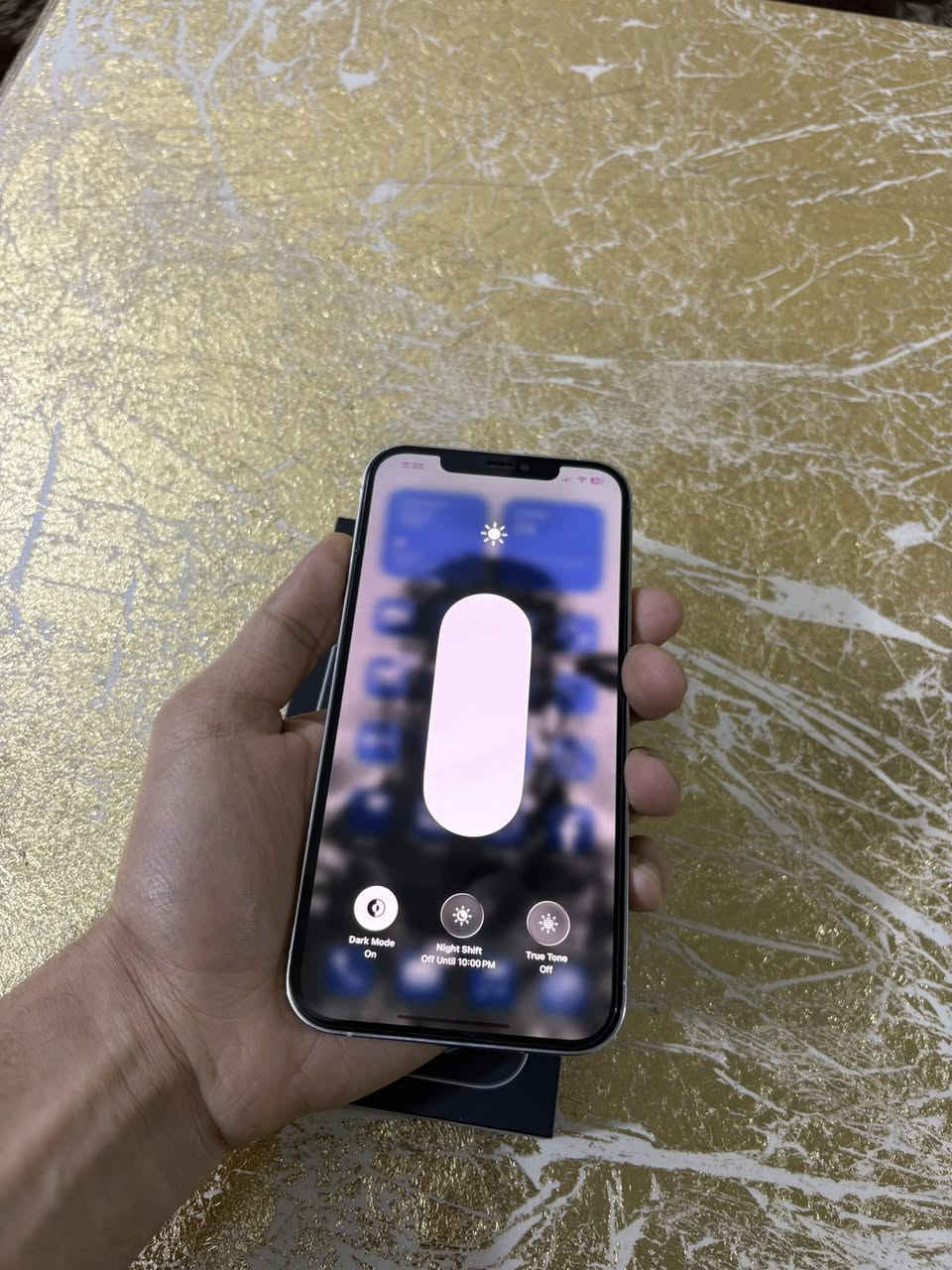 السلام عليكم
* ايفون 📲 12 برو ماكس

* لون ابيض 

* بطاريه🔋 100

* ذاكره 256 

* نموذج m 

*مبدل بطارية 

* السعر/ 500 الف  

* العنوان/ بغداد شارع فلسطين 

* للتوصل / ***********
