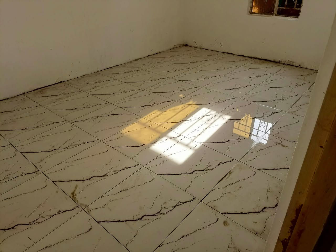 السلام عليكم اني خلفه خوش اشتغل سيراميك  ***********
