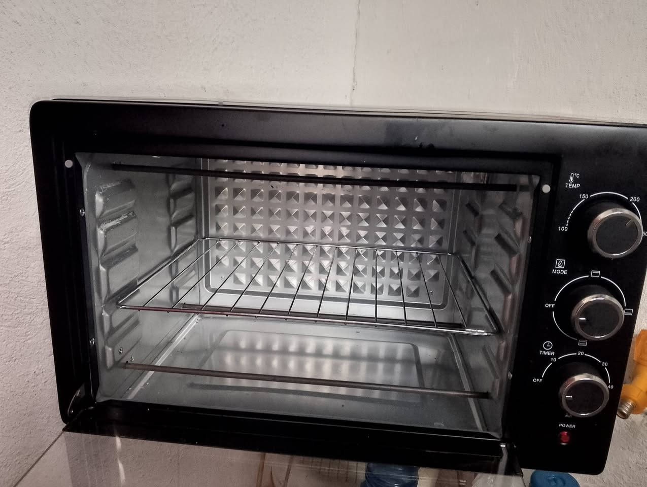 اوفن للبيع السعر 75 وعندي بعد غراض مطبخ لللبيع الاوفن بعده كارتون مستخدم أقل 8 مرات كلش جديد افظل ماركه بي كلوب داخلي وبي منبه وبي تحديد الوقت وبي تحديد درجة الحرارة وبي ظبط الوقت شكد تردون 5دقائق ويفصل ساعه نص ساعة بكيفكم ونار من فوك وتحت وبي صينينه وبي  هاي الشبجه افظل نوعيه صناعته و الجديد ب 125 اريده ب 75


**إذا كنت صاحب هذا الإعلان وتريد حذفه لأي سبب، رجاءا أرسل رسالة إلى الدعم الفني**