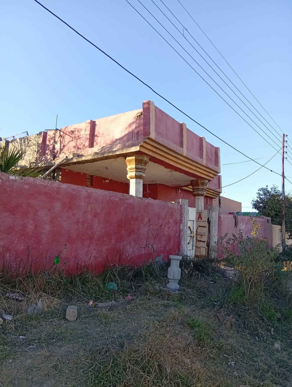 بيت للبيع قرب مدرسة بغداد مساحته 200 من يرغب بالشراء يتصل
***********
