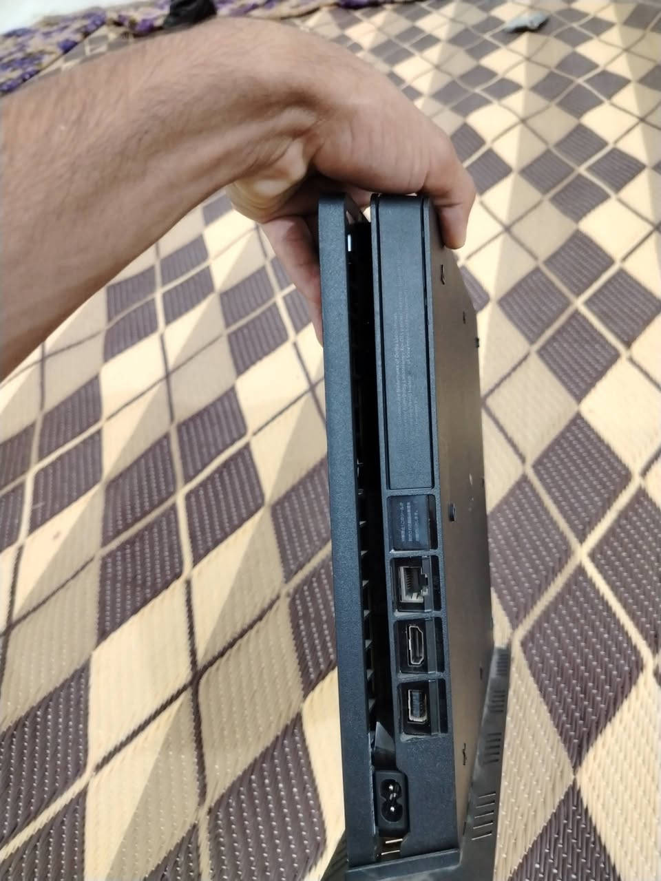 السلام عليكم ورحمة الله وبركاته
PS4 بلي 4 للبيع جهاز نظيف كلش إصدار 12.50 مهكر بيه  مع جويستك الأصلي أيضا نظيف كلش وكيبل HDMi إصدار 2.0 الأصلي مو العادي.
الالعاب إلي بيه God of war 4 إله الحرب كريتوس الجزء الرابع
Pes 2025 patch monster بيس 2025 باتش المونستر كلش حلوة
Gta 5 جي تي أي الجزء الخامس 
الجهاز مع كامل ملحقاته كيبل التشغيل وكيبل الhdm والجويستك الأصلي.
السعر 360 وبيه مجال بسيط جداً.


**إذا كنت صاحب هذا الإعلان وتريد حذفه لأي سبب، رجاءا أرسل رسالة إلى الدعم الفني**