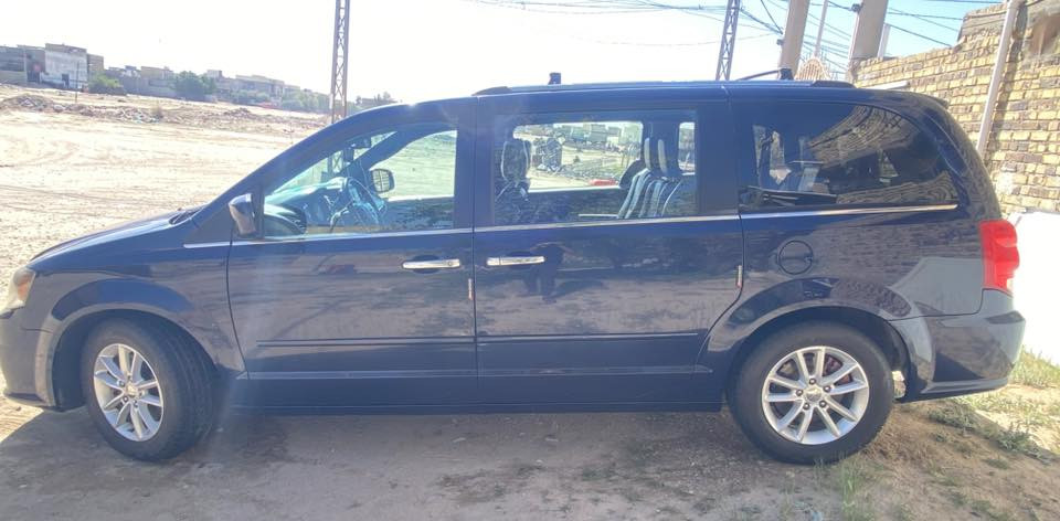 السلام عليكم للبيع دوج كرفان 🇺🇸 أمريكي مديل 2017 رقم بغداد  إنكليزي سنويه مجدده محرك 3600 مواصفات (sxt) فول مواصفات 
بيبان كهربائي ⚡️ +شفط 
شاشه بلادي 
جنطه كهربائي ⚡️ + شفط 
تبريد 3 قطع ثلج ❄️ 
تشغيل عن بعد 
جام 6 كهربائي ⚡️ 
نضام ايكو قتصادي
كشنات جلد + مخمل كشنات منفصل 
ضرر السياره نصف الجاملغ راجع بارد ونصف البنيد 
لغود شواصي كفاله عامه السعر 160 وبيهه مجال (***********)(***********)
