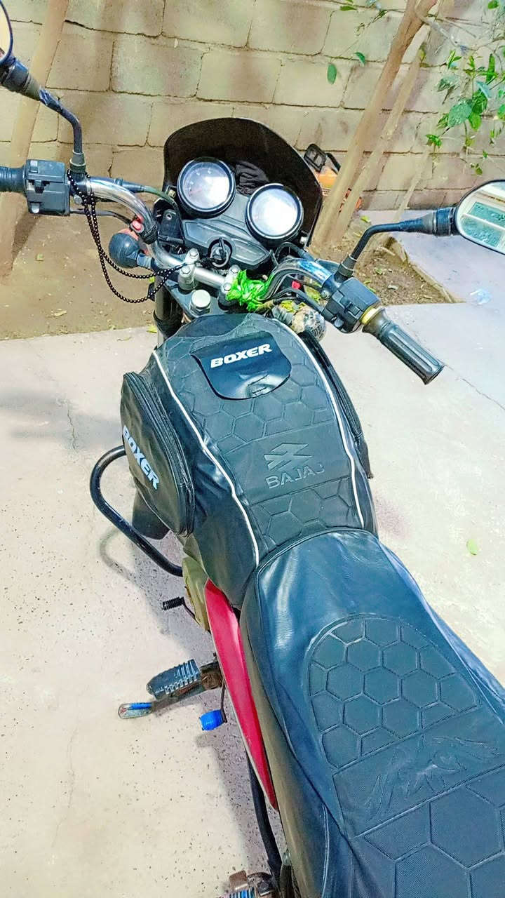 السلام عليكم بوكسر للبيع اوراق كامله نقص ورقه الصفراء بس والداجه قائمه خيط تبخيره مكينه ناعمه وخير من الله والسكن ديالى موديل 18 والسعر 550 وبيها مجال مال بيع ***********
