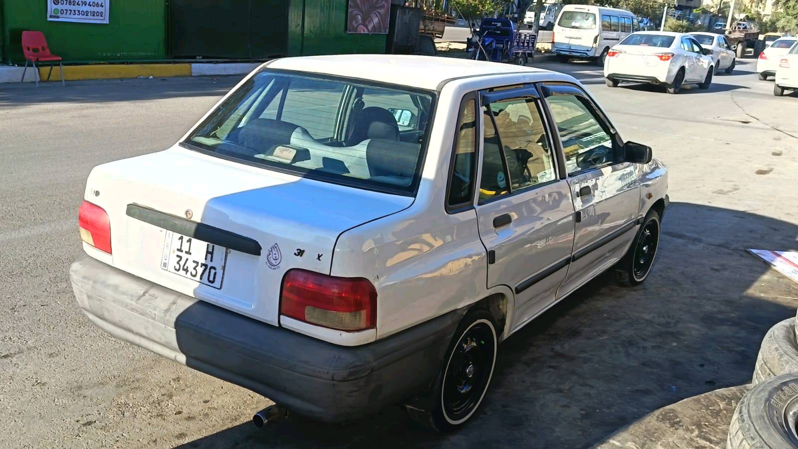 هذه سيارة بيضاء للبيع بحالة جيدة. السيارة تأتي مع إطارات مميزة كما هو موضح في الصور. من الداخل نظيفة ومجهزة بعدادات ووظائف تعمل بشكل ممتاز. إذا كنت تبحث عن سيارة عملية ومؤهلة للاستخدام اليومي، هذه السيارة مثالية لك.