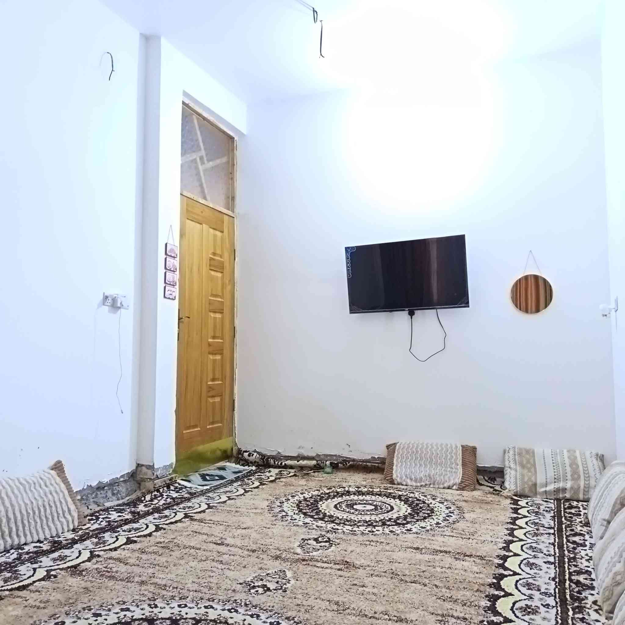 السلام عليكم
دار للبيع

- نوع السند: طابو زراعي (سند 25) مفروز بقرار محكمة
- المساحة: 100 متر

مواصفات البناء:

- بناء حديث
- أرضية رفت بارتفاع 40 سم
- البناء طابوق
- السقف صب مسلح

الموقع:
حي الأمير – على الطريق السياحي

يتكون من:

- غرفة نوم (5 × 4)
- استقبال (5 × 3.5)
- ساحة درج (5 × 6)
- حمام
- منور
- حوش
- تواليت خارجي

الخدمات:

- ماء
- كهرباء
- تبليط

السعر: 45 مليون

للاستفسار:
***********
