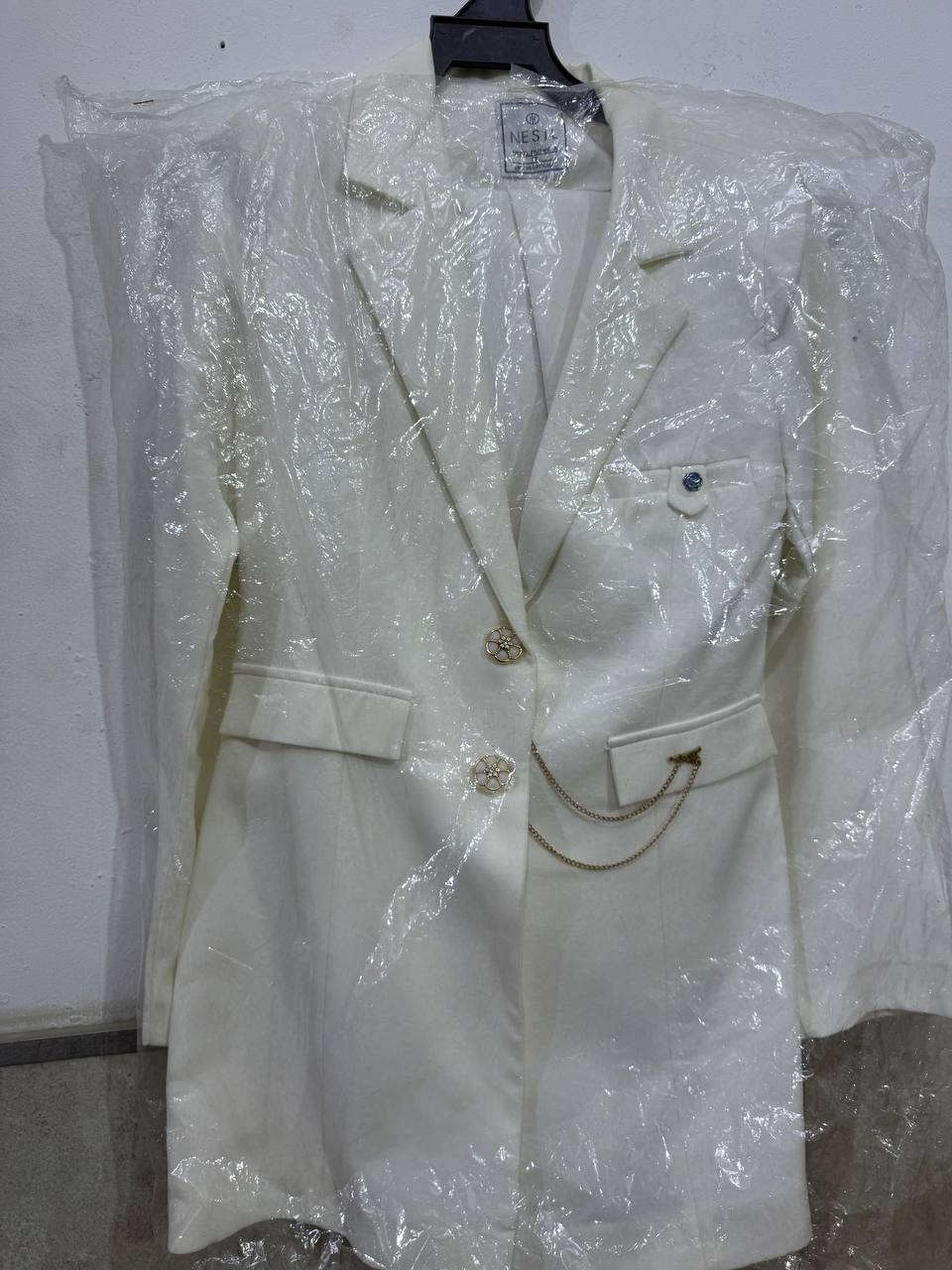 ملابس نسائيه اكو منها مستخدم شي قليل واكو منها مامستخدم نضيفه وسعرها كلش مناسب يلي تريد منهم  تراسل هذا رقم  ع واتساب ***********
