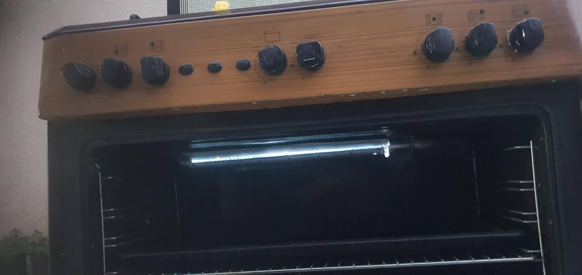 غراض للبيع
المجمدة نظيفة شغاله  السعر: 125.
كنتور ملحق نظيف حيل    السعر: 250.
طباخ 5 عيون نظيف شغال اربع عيون عين وحده ماتشتغل والفرن شغال السعر: 80. 
للأستفسار الاتصال على الرقم ***********
                                         ***********
