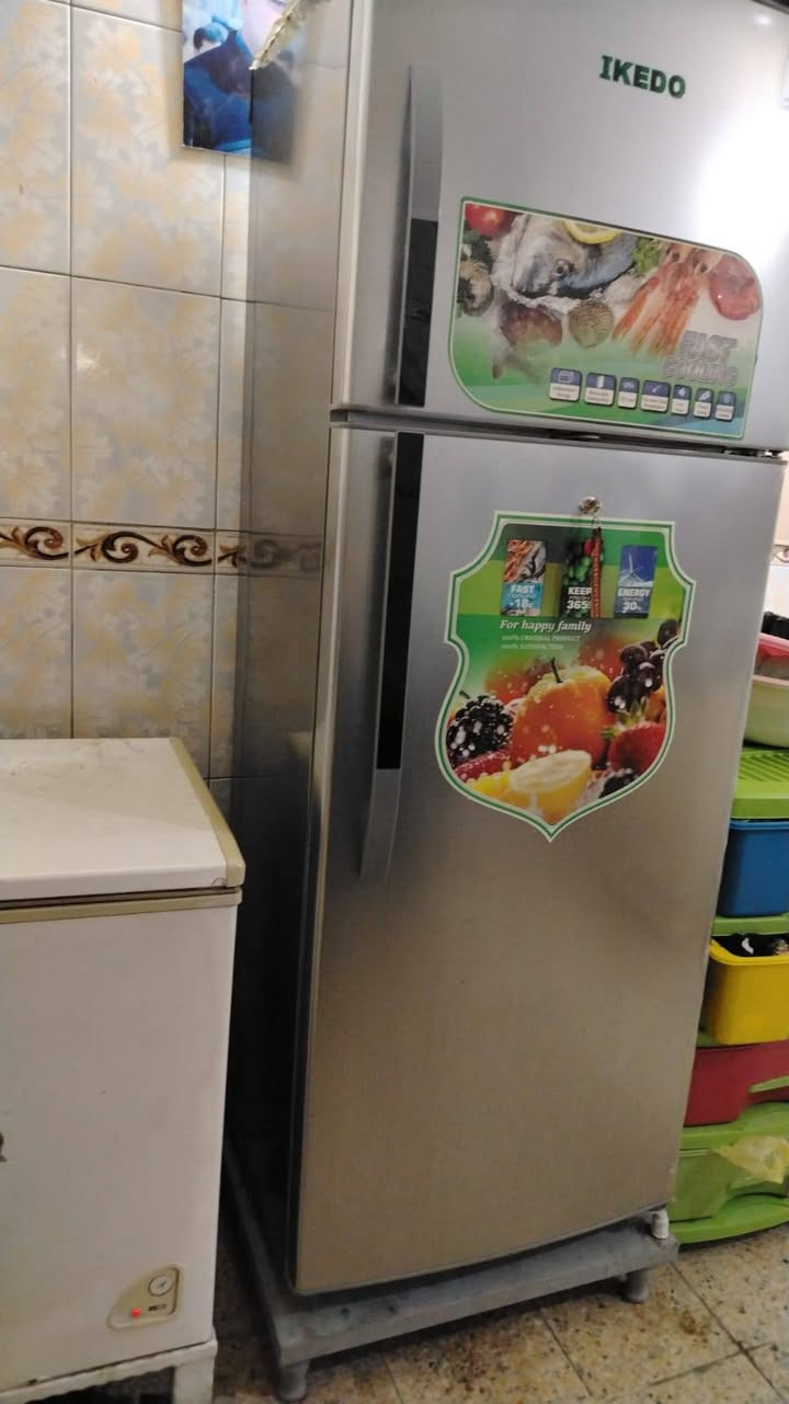 مكلف بلنشر للبيع ثلاجة 30 قدم ماركة IkEDO  ماصار هواي من اشتريتها بسبب ضيق المكان  بعدها جديدة والله الاستفسار واتساب *********** المكان الشعب مقابل مدرسة التربية الابتدائية

