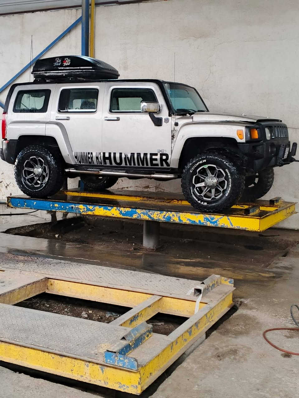 يا الله السلام عليكم للبيع سياره همر 2007 H3 سياره بسمي تحويل ثاني يوم السياره بلاديه لا ضربه ولا صبغ كهربائيات كلهه شغاله تخم تاير نص عمر صدر خير من الله مكينه وكير جدد مال حاويه خمسه سلندر 3700  السياره جاهزه نقص بس تبريد السعر 70 وبيهه مجال حك جيه مكاني بغداد الزعفرانيه رقمي‎0771 586 2361
