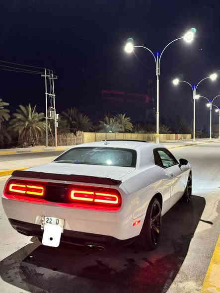 السلام عليكم ..جالنجر موديل ١٧
فول مواصفات فتحه كشنات جلد حساسات ويل بلاك توب وبعد بيه هواي مواصفات مكينه ٣٦٠٠
 حادثه جاملغ وبنيد ب امريكا بدون شاصي بدون لغد ..وبالعراق بيه بارد بالجاملغ الخلفي جه السايق وصبغ الجاملغ الامامي والقمارة بيه ٦ او ٥ رصعات حتى بالعين ماينشافن  خفيفات كلش تجي وتشوف بعينك ..ماشيه ٩٣ الف ميل 
رقم اربيل مداور او وكالة 
السيارة استخدام شخصي من الدوام للبيت لا  تفحيط ولا غيره وبدلت حداديه كامله قبل شهر امامي خلفي وشديت تخم تاير قبل اسبوع يعني جاهزة ع اخر حبايه السيارة ناصبه وحلوة وماال جناي كير مكينه كفاله تبريد تدفئة كلشي تمام و وشرحت الك كلشي بيه الي تعجبه هلا بيه والي متعجبه ان شاء الله يركب اغاته والاحسن منه .. سعره ١٦٥ وبيه مجال وهذا رقمي *********** مكاني بغداد
