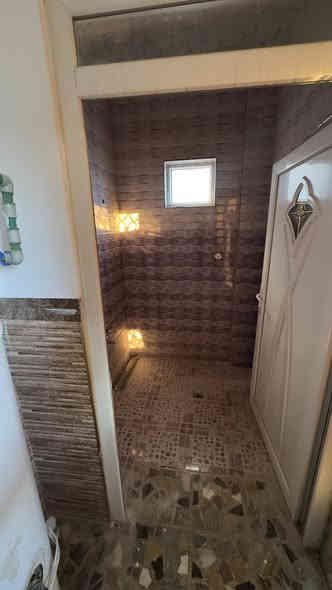 شقة للايجار في حي السماح الاولى على الشارع العام

مساحة ١٠٠ متر مربع طابق ثاني

تحتوي على غرفتين وهول ومطبخ وصحيات

بدل الايجار ٢٥٠ الف

مكتب صفوان السنجاري 
***********
***********
