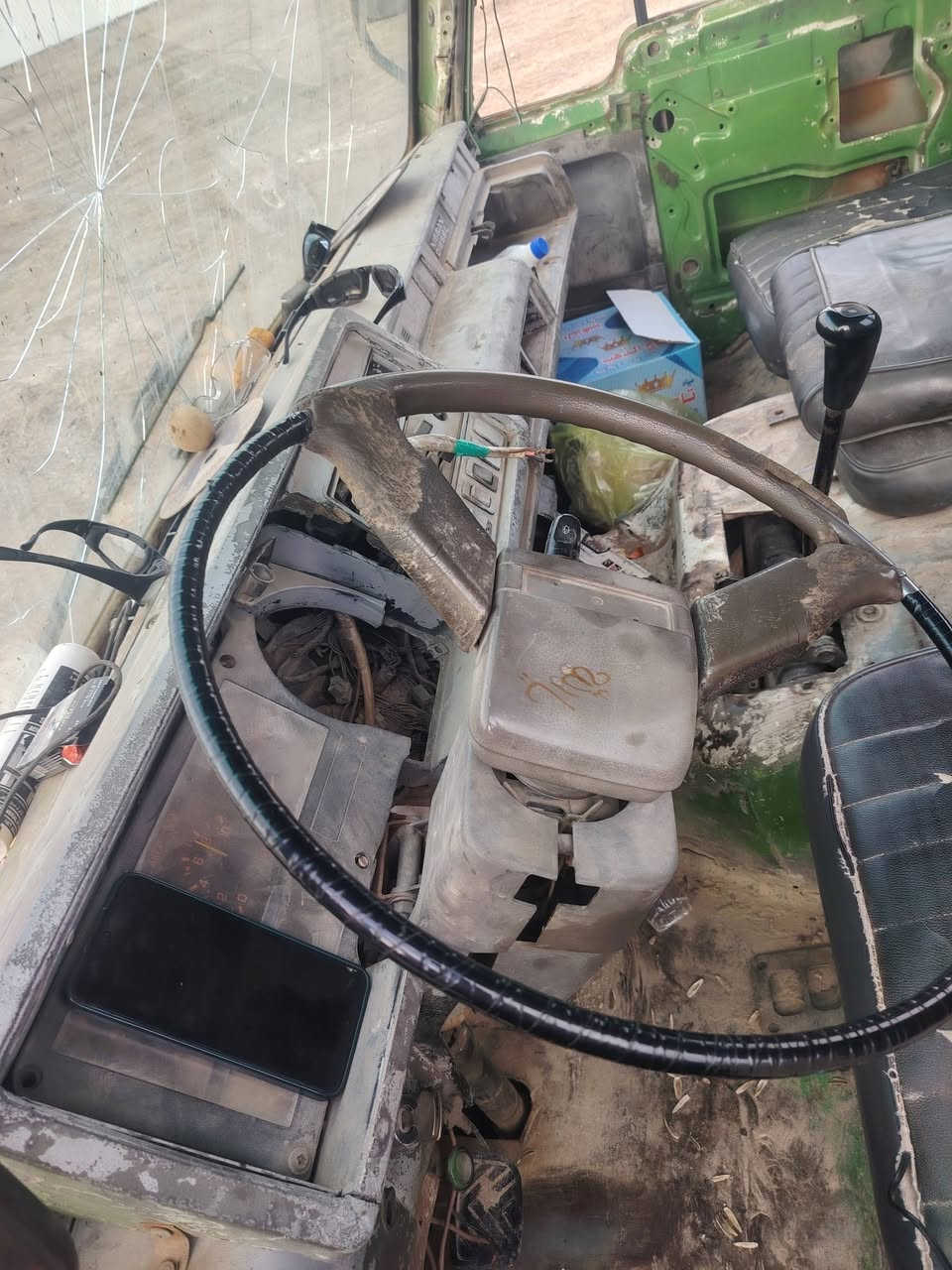 سلام عليكم سياره البيع نيسان ٦برغي رقم بغداد سعر ٧٥ بيه مجال *********** مكان ابو غريب
