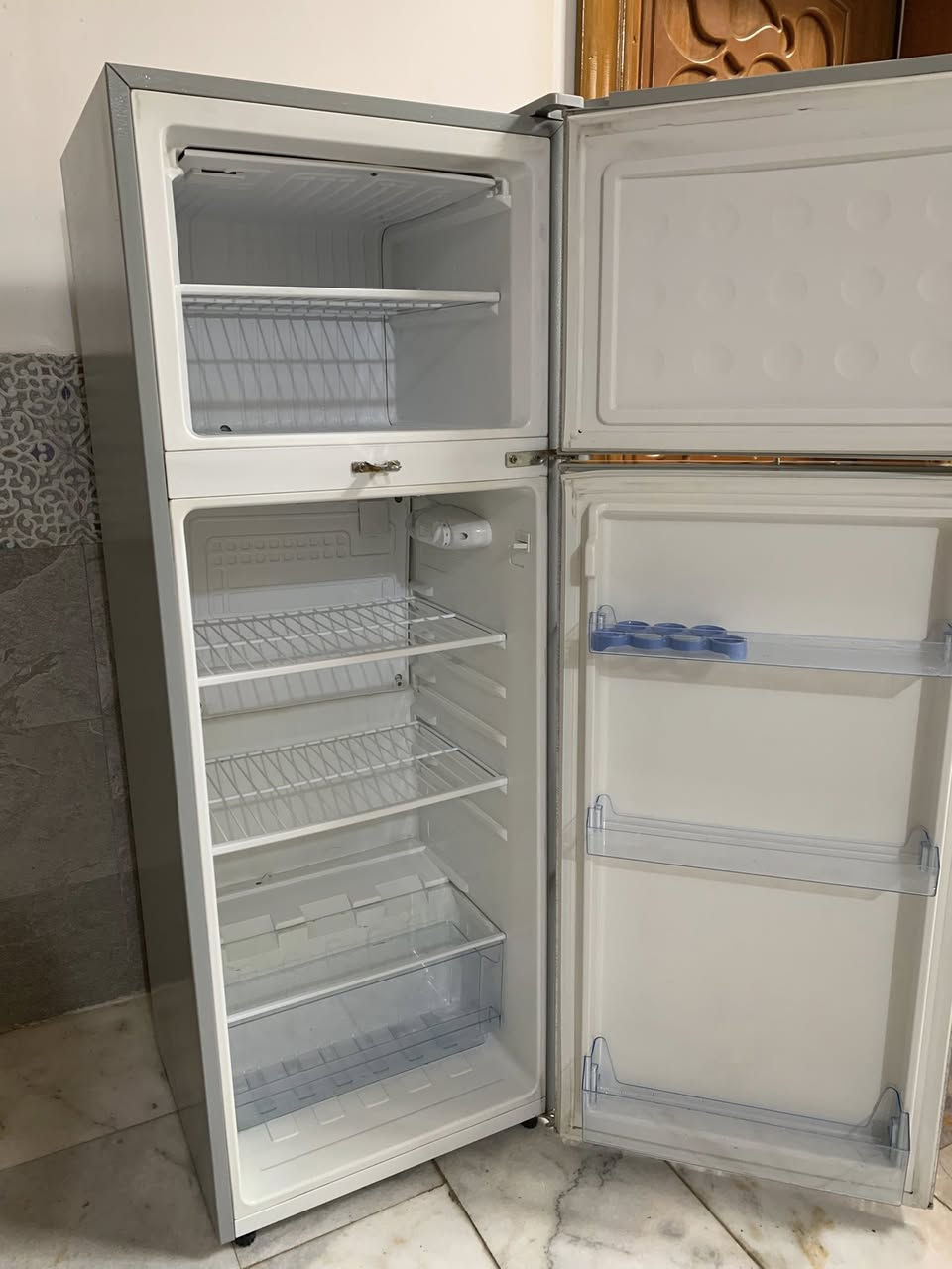 للبيع ثلاجة نظيفة جداً


**إذا كنت صاحب هذا الإعلان وتريد حذفه لأي سبب، رجاءا أرسل رسالة إلى الدعم الفني**