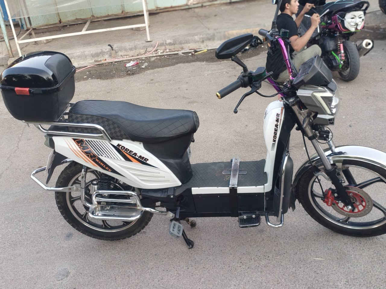 ماطور جني شحن موديل 25 اربع كير دراجه زيروو كبها وضع شركه 2 بصمع 2 سويج 2 كارت سعره 550 وبي مجال مكاني كركوك مصله ***********
