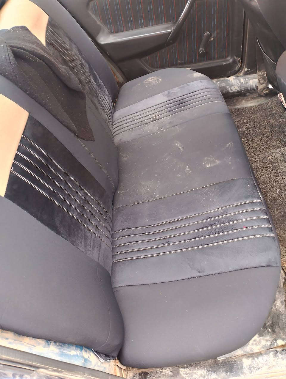 السلام عليكم منرخصت الدمن سياره فكتره حجم 16 كير عادي سياره ستيرن بور قفل مركزي تدفءه كهرباءيات كلو شغال محرك شرط وكير شرط سياره مابيها صبخ بس الدواءر ولدوسات مصلحه السعر 45 والسياره بسمنه شرط تحويل *********** الموصل اليمن
