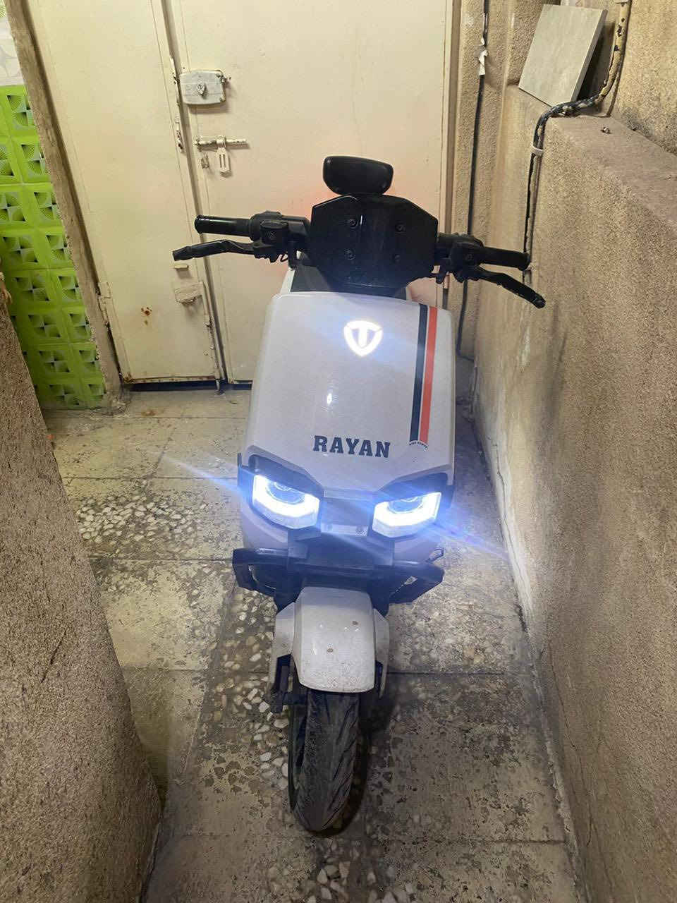 سلام عليكم دراجة شحن ريان سرعة 80فول موصفات بصمة لدات مثبت سرعة واير شحن بلوتوث ***********المكان حرية شارع صحة
