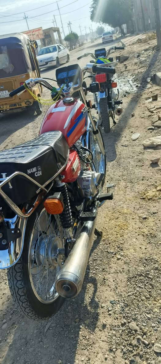 سلام عليكم دراجه البيع نضيفه وارق اصولي وكيله سيد خلدون الشاصي مديل 2012تعمير 2025السعر واحد 200بيه مجال قليل مكاني العماره حي العسكري هاذه رقمي ***********
