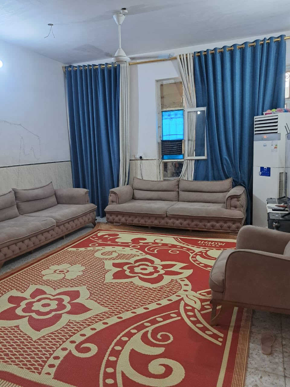 دار للبيع سند ٢٥ مشمول بالطابو ضمن قضاء الزوراء العنوان ولداية قرب الجسر الفرنسي /بستان الخشالي عرض الشارع ١٠م المساحة ١٢٠٠م الواجهة ٢٠م النزال ٦٠م البناء بيت طابق واحد مساحة ١٩٠م غرف عدد ٢ + صالة كبيرة +استقبال ٧×٤ +مطبخ وحمام كبير البناء متكامل كما موضح بالصور يحتوي على حديقة كبيرة ٣٠٠م واشجار ونخيل السعر ١٨٠ مليون للاتصال ***********
