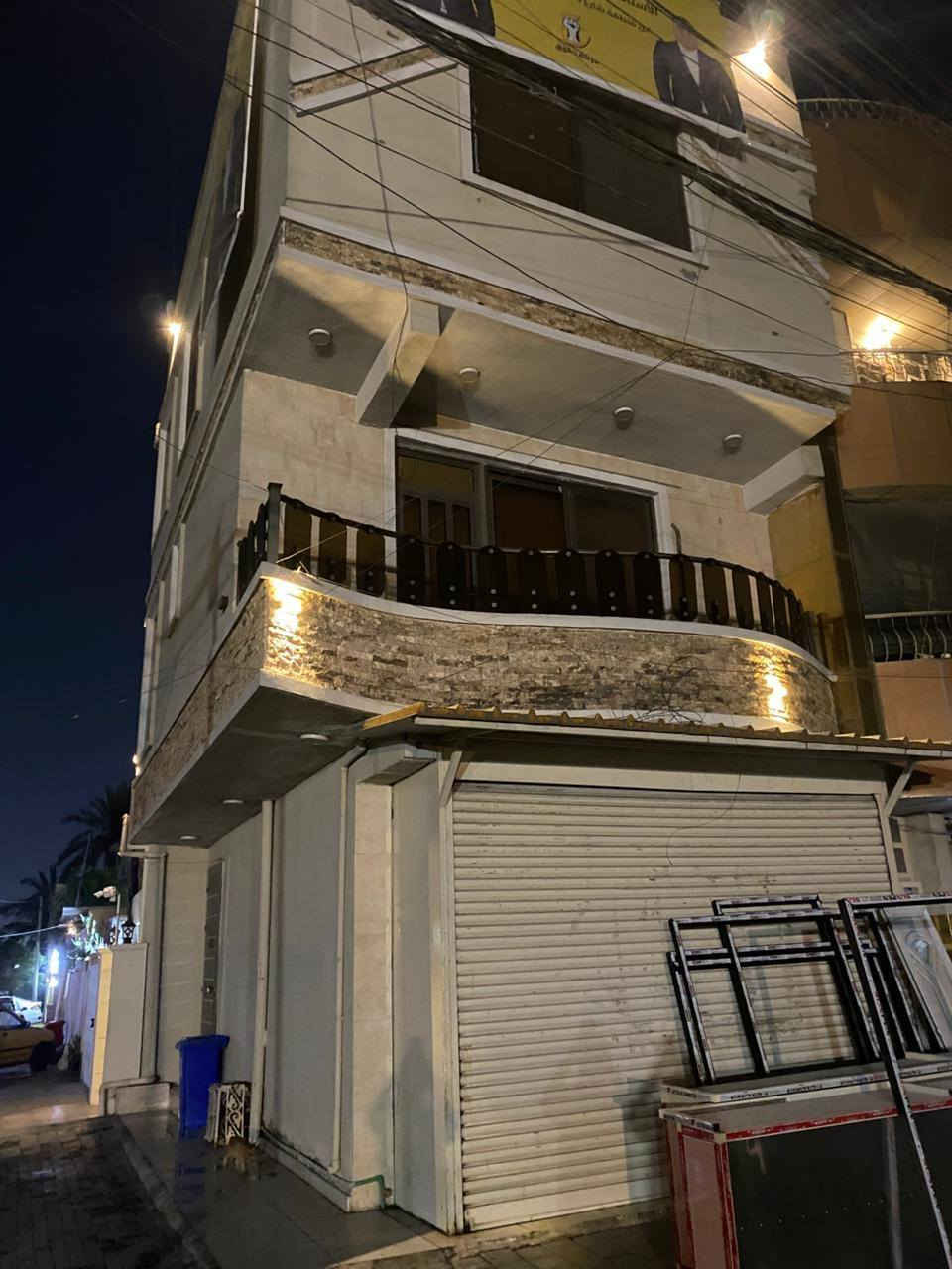 #مكنب_جوهرة_فلسطين_للعقار
بناية تجارية للبيع في شارع فلسطين محلة 502
 بوارد شهري 2 مليون
واجهة 5.75 نزال 8.40
مساحة 40 متر واقع حال 48 متر
 الطابق الأرضي يحتوي على محل 
الطابق الثاني يحتوي على شقة ديلوكس طابقين 

لمزيد من الاستفسارا الإتصال على -الأرقام :
☎️ *********** زيدون
☎️ *********** مهندس علي
او زيارة موقع المكتب 
📍شارع فلسطين قرب فلكة مصرف الرافدين 

📝 نستقبل كافة طلباتكم وعروضكم وعلى مدار الساعة ⏱️
