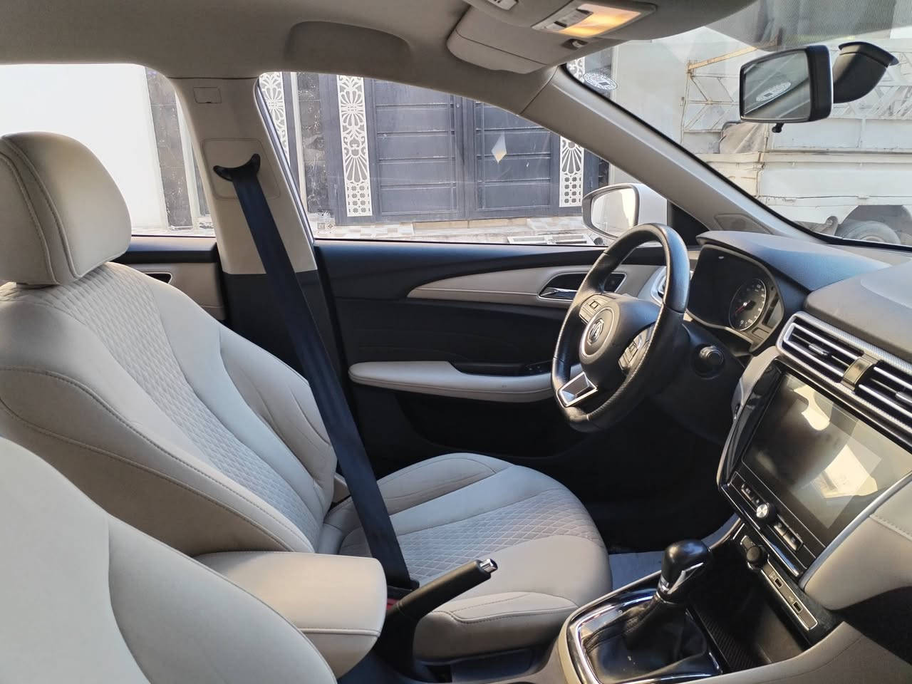 امجي فايف كونفور فول  مواصفات محرك تنفس طبيعي  موديل 2023 السياره بدون ضرر
رقمها  اربيل مسطره فقط قبق صندوق بخ شبرين اثر شخوط السياره علا وضع الشركة ماشيه 28الف كم سستم زينون شيطاني شرط الوكالة والتحويل من الشرعي سعر السياره 96$
تبريد  شرط ثلج 🥶 
 مكان السياره موصل حي السماح للتواصل أو استفسار علا الارقام التالية او واتساب***********
*********** عليها غرامات ثلاث ورقات على المشتري
