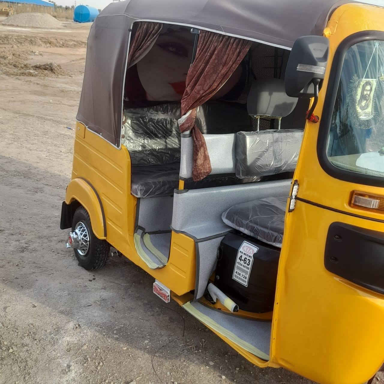 السلام عليكم شباب 
تكتك للبيع موديل ١٨ رقم بأسمي لوحات انكليزي معمره جديد كفاله كفاله عامه كهربائيات فوووول شغاله تخم تاير دوشمه كاعيات جلد مال كوستر لايت زنون عالي ناصي مسجل وشاشه وكامره خلفيه دمام مضخم كبير كلشي فول ومكفول زروقه تبقه بيها وبالعافيه على الي يأخذها مكاني واسط العزيزية اتصال على الرقم ***********
