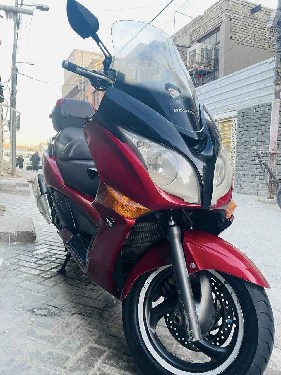 سلام عليك 

سلفر ونج جيتي (400)ماشيه(38) حقيقي مكفول الدراجه بس عدي اليبس يشكل ما عداه مصبوغه لون دم الغزال المميز أكفلك سرقه واسويلك مكاتبه واطيك منفيس السعر 18وبيه مجال مكان مدينه الصدر الرقم ***********
