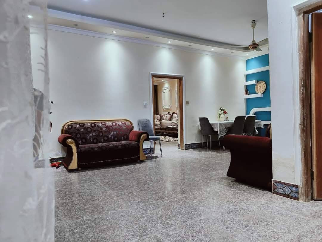 بيت للبيع ام نجم شارع النهر 
المساحة ١٥٠م طابقين 
٤ غرف نوم 
على شارع ٢٠م 
تشجير ١٣٠م مقابيل البيت مثل ما موضح بالصورة 
للاستفسار : ***********
