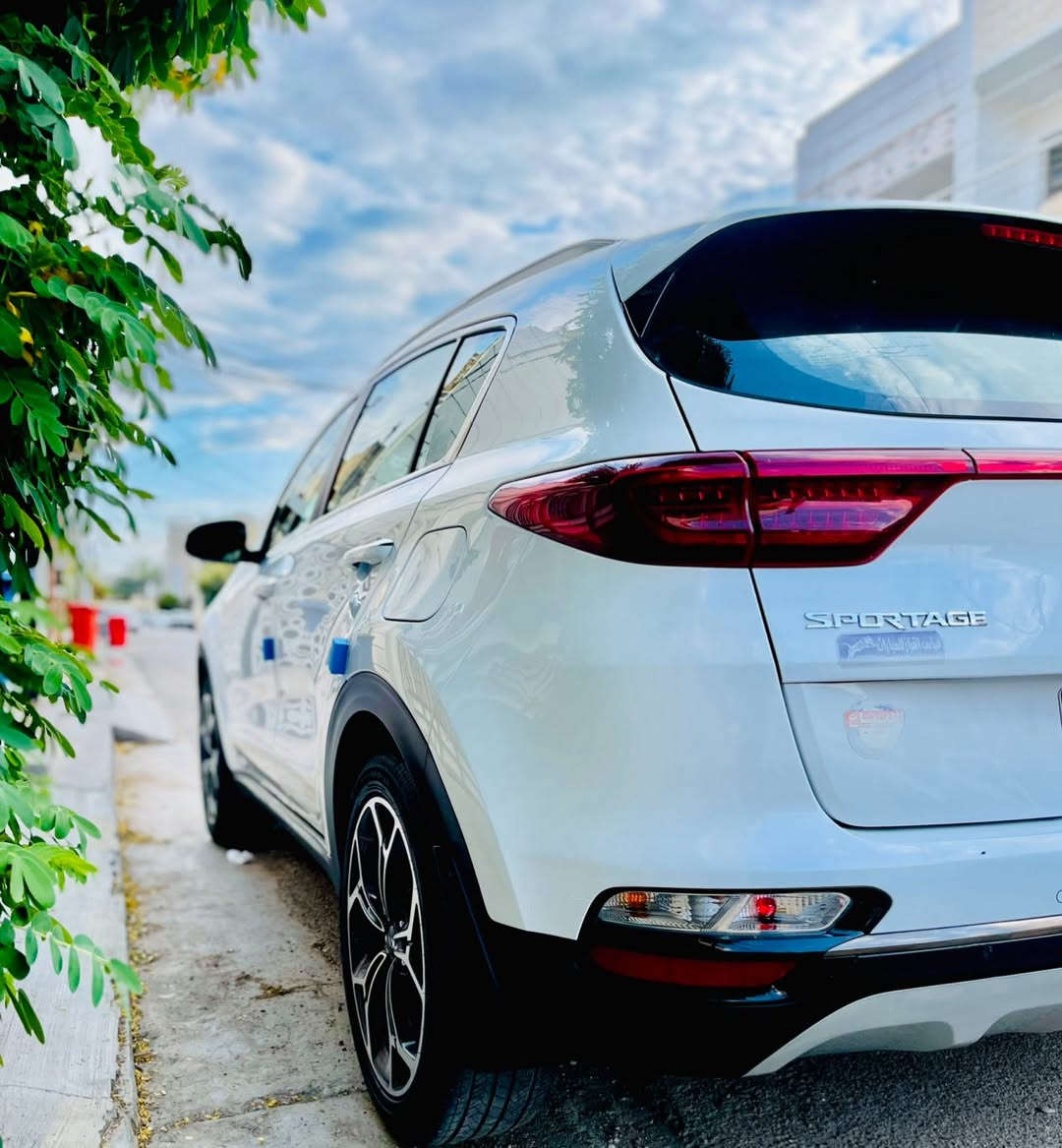 السلام عليكم
كيا سبورتج خليجي جيتي لاين موديل ٢٠١٩ شكل ٢٠٢٠ الشركة الدولية 
ماشية ٧٥ حقيقي.فول مواصفات ١/١ معروفة .محرك ٢٠٠٠ دوش .رقم بغداد الدولي الجديد تحويل ثاني يوم
مكفولة عام من الصبغ والتبديل بارد بسيط جدا
بانوراما.بصمة دخول وتشغيل.سايد بريك بصمة.مانع منحدرات.شاشة كبيرة.اريل نفكيشن.شاحن واير ليس .شفتات سرعة.اوتو هولد.جنطة كهرباء.كشنات جلد بلادي و كهرباء.داخل لونين حمصي واسود.حساس امامي وخلفي.خمسه ويل كب .قطعتين تبريد بيانو.
كامرة خلفيه.تحكم ستيرن.شاشه قرائه الاعطال.3 انضمة قيادة  
سيارة نظيفة وجاهزة باذن الله من كل شي
السعر ٢١٠ وبيه مجال 
مكاني بالسيدية بغداد
***********
