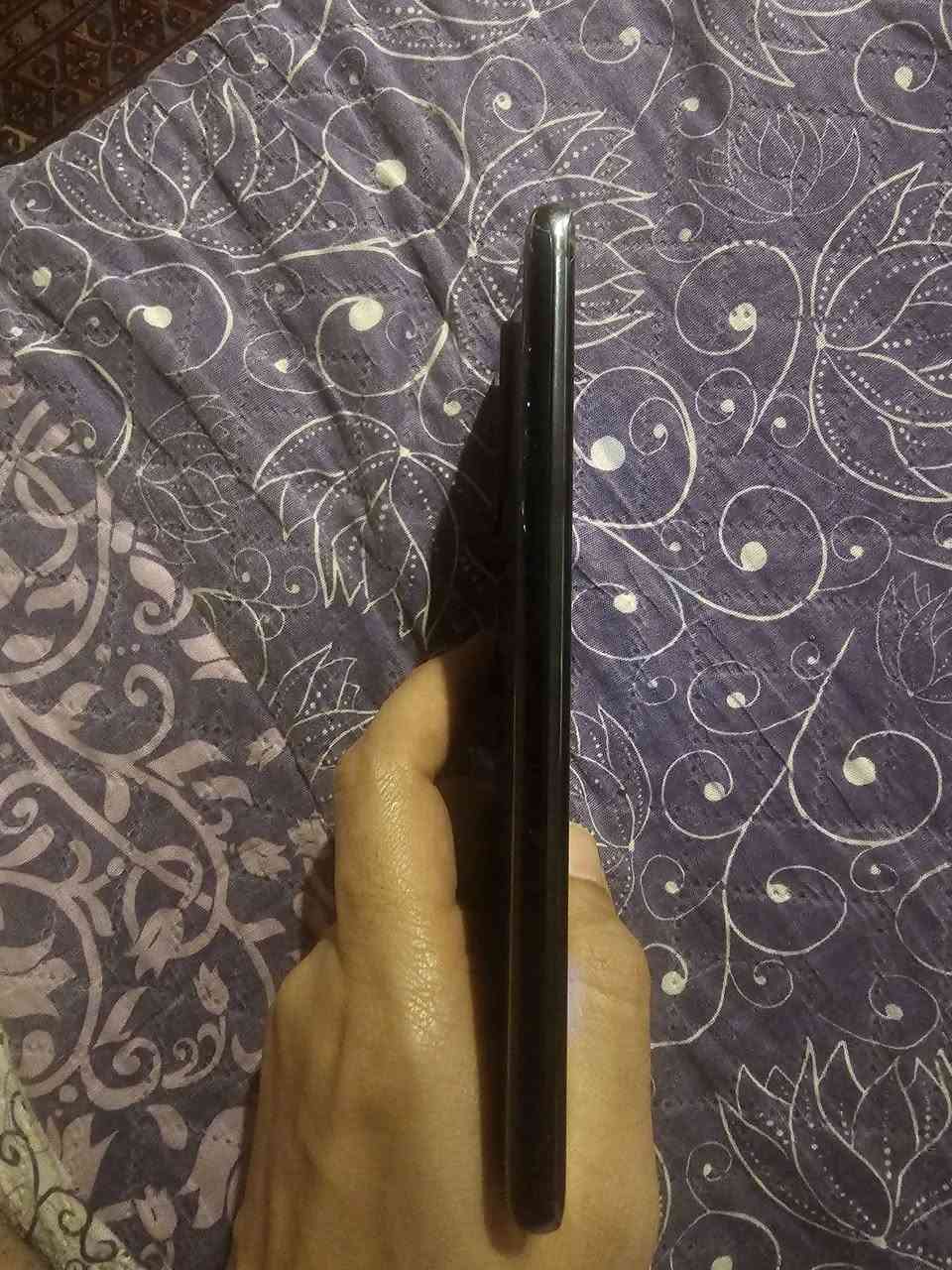 للبيع Samsung Galaxy S20 Ultra 5G
SM-G988B/DS — نسخة ثنائي شريحة — 12GB RAM / 128GB
✅ الشاشة شغالة بالكامل واللمس ممتاز
✅ الجهاز استخدام يومي طبيعي
✅ الكاميرات شغالة
✅ ذاكرة 128 / رام 12
✅ بصمة وشحن طبيعي
الملاحظات:
كسر بزجاج الكاميرا الخلفية (ظاهر بالصور)
آثار استخدام على الشاصي
البطارية مستهلكة نسبياً وتحتاج تقييم حسب استخدام المشتري
شروخ خفيفة بالشاشة الأمامية لكنها لا تؤثر على التشغيل
الجهاز للبيع على حالته وما يحتاج شرح أكثر، الفحص الكامل حق المشتري.
السعر: 260 ألف قابل للنقاش للجادين فقط الموقع: بغداد بغداد, العراق


**إذا كنت صاحب هذا الإعلان وتريد حذفه لأي سبب، رجاءا أرسل رسالة إلى الدعم الفني**