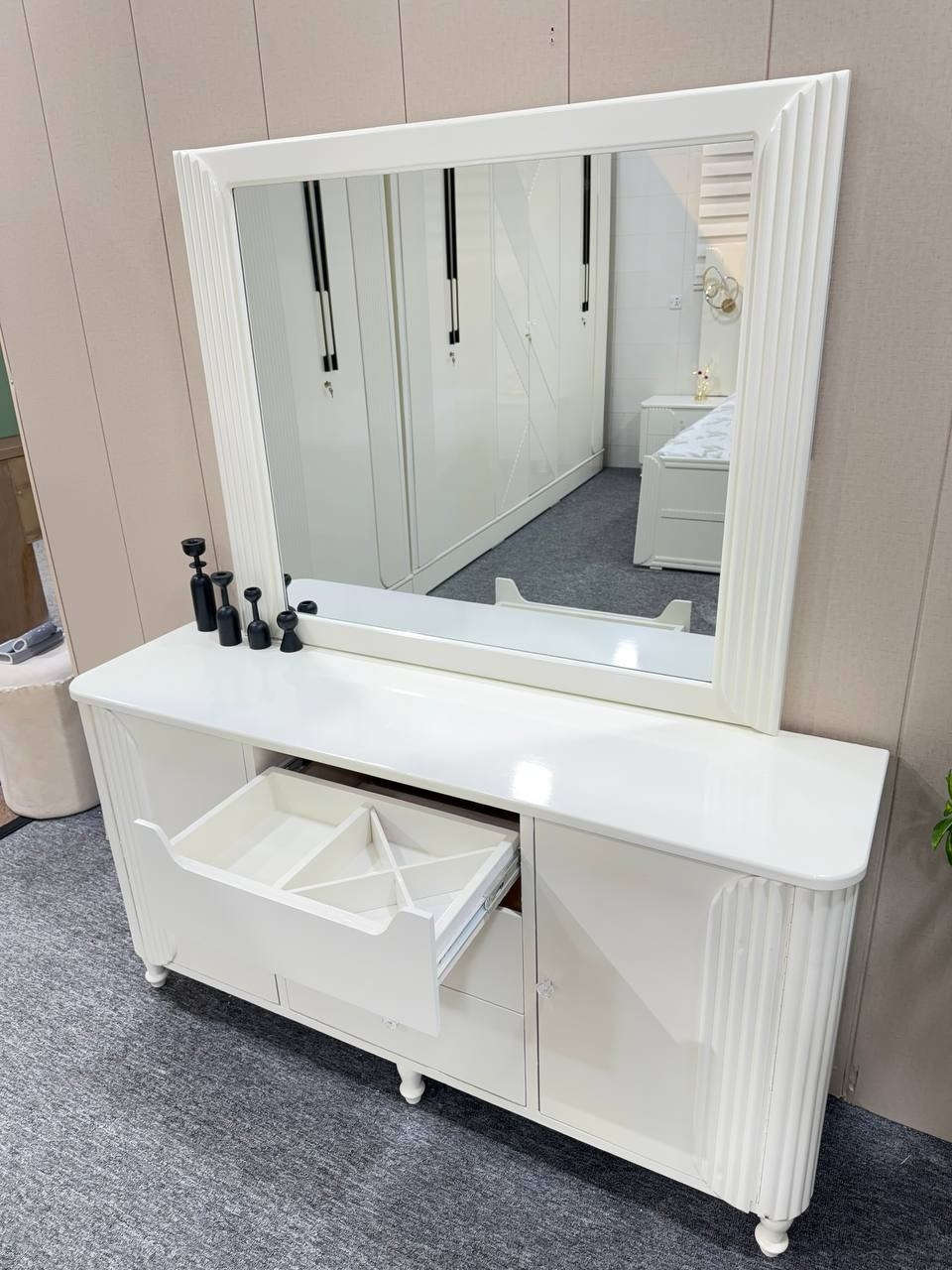 نجارة عراقيه درجة اولى اصلي وليس تقليد لا نتعامل بالتقليد نهائياً 👉🏻
موديل جولنار.  متكون من ١٠ قطع 
ارتفاع الكنتور ٢٥٠
عرض الكنتور ٣٢٠
الزاوية ١١٠ 
الصبغ حراري درجة اولى 
السعر مليونين و٧٥٠
مع نقل وشد
العنوان بغداد الجديدة شارع الصناعي قرب مستشفى العلماء الاهلي 
للحجز والاستفسار اكثر واتساب ***********
بغداد الجديدة شارع الصناعي قرب مستشفى العلماء الاهلي 
 #غرفة_نوم_عراقية #بغداد_الجديدة #نجارة_عراقية #ديكور_منزلي #جودة_وضمان #ضمان_5_سنوات #تخفيضات_كبيره_بضمان_5_سنوات
