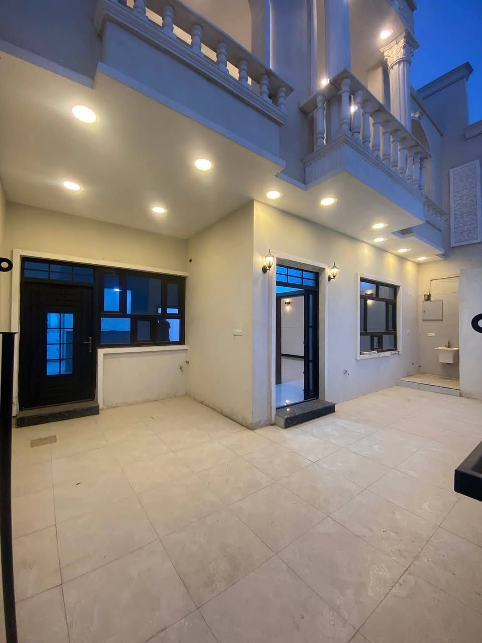 #للبيع دار سكني تكريت الديوم منطقة 16 الف
#مساحة 200 متر 
#واجه 10 م ونزال 20 م 
#قريب من شارع 60 ومتنزه جديد وشارعه 15 م
#السعر الدار 152 مليون وبي مجال
#يحتوي الدار على 
#الدار سحب مغربي ونقشات
#غرف نوم عدد 4
#صالة استقبال 
#صالة وسطية عدد 2
#مطبخ حار وبارد
#مجموعة صحيات مع حمامات داخلية وخارجية عدد 3
#غرفة مخزن
#كراج للسيارة 
#سطح شتايكر
#ابواب خارجية درجة اولى
#ابواب داخلية تركي
#شبابيك الالمنيوم
#للاستفسار__والتواصل على رقم *********** ☎️
