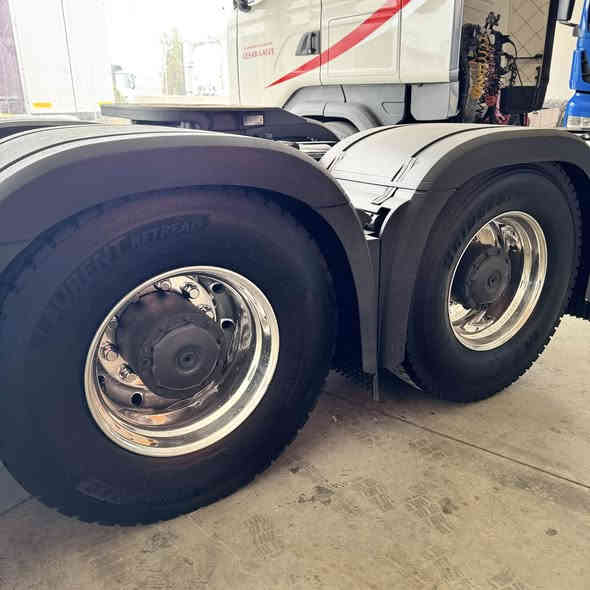 اروكس سكس وحش كلاب اصل 

موديل 2015

حجم 3358

ماشية 300 قابل للزياده

سنويه جديده

مجموعه جوبلس

عربانه عبد الله جوهر 2025

عدد المحاور 4

36 متر 

طخم تاير كله جديد

سياره دخول جديد

سياره كارتون جاهزه للشغل

بس طك البصمه و توكل ع باب الله

مكانه ذي قار قضاء النصر

مداور ثاني يوم 

تفاصيل اكثر 

***********
