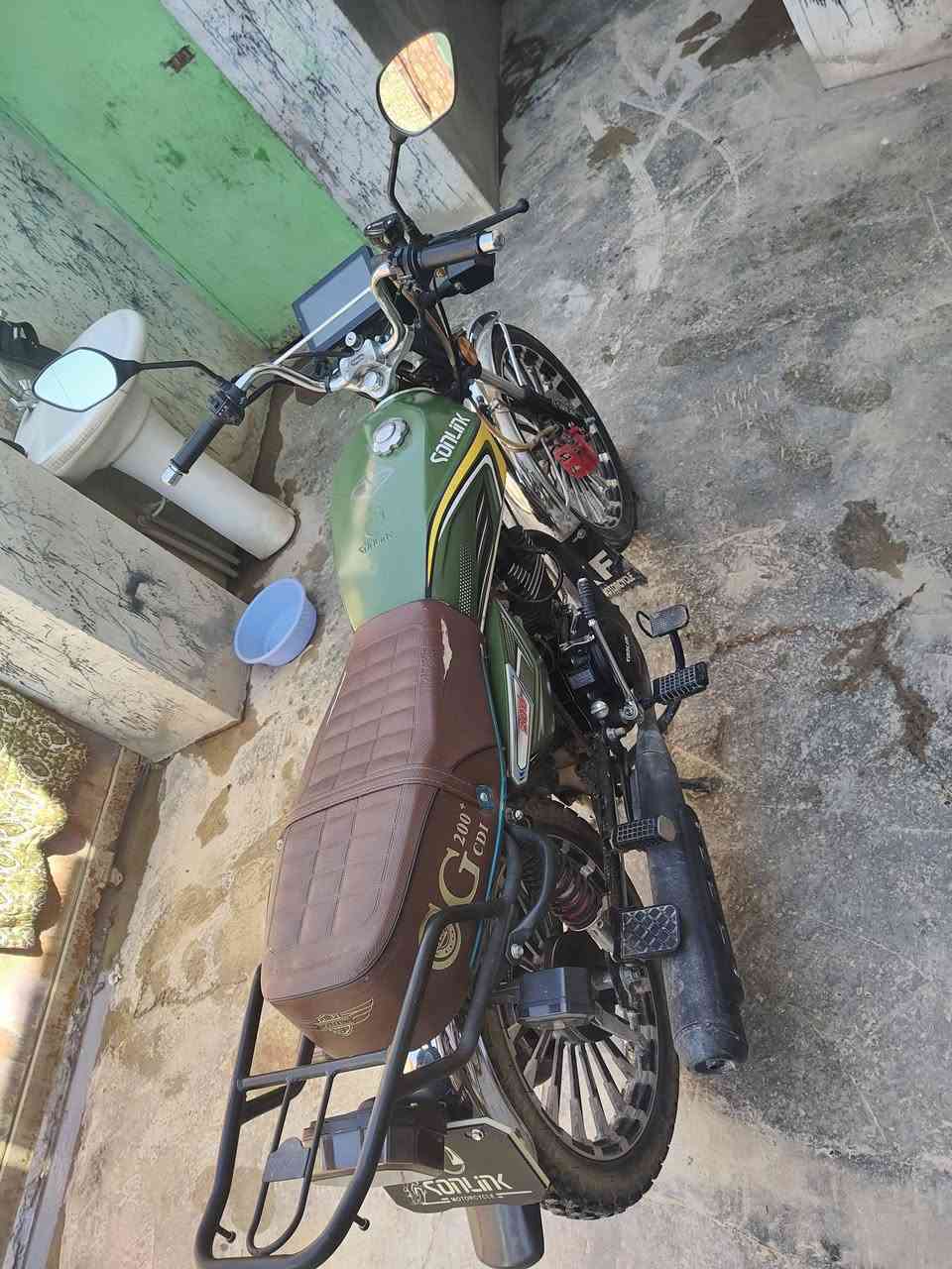 السلام عليكم دراجة للبيع 24شكل 25 نضيفه ما ناقصهه كلشي منفيس+بصمات السعر 725 وبيهه مجال الهاتف ***********
