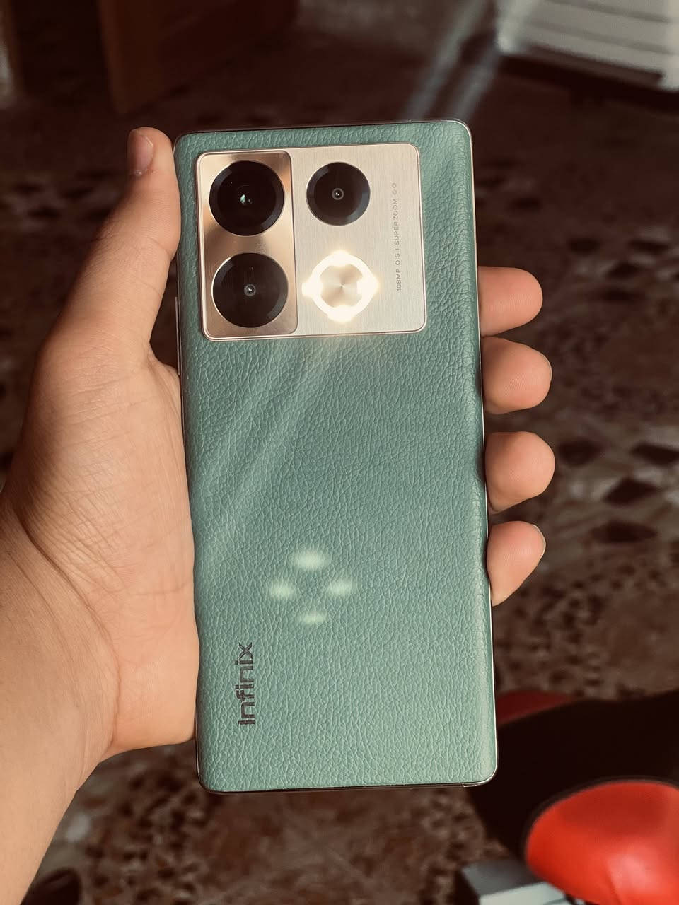Infinix Note 40 Pro 5G
مراح ابدي احمدلك بالجهاز بس من تاخذه مني تضل تترحملي لان ما متعبه موصفات الجهاز.. 
📍الذاكره 256
📍الضهر من جلد نباتي ركز (جلد) 
📍الشاشه مسطحه راح تونسك من ناحية الالعاب او المشاهده 
📍البطاريه 5000 ملي أمبير 
📍يدعم الشحن اللاسلكي حاله حال الايفون 
📍يدعم بصمة ( وجه ) و ( اصبع ) 
📍الكامره الخلفيه ثلاثية: 108 ميجابكسل (رئيسية مع مثبت بصري OIS) + مستشعرات مساعدة 
📍الكامره الاماميه 32 ميجابكسل
📍الجهاز ابد مايصرف شحن ابد ابد 
📍سبب البيع اريد اشتري كامره 

📌 السعر خاص او هذا رقمي وبخدمتك 
*********** واتساب
